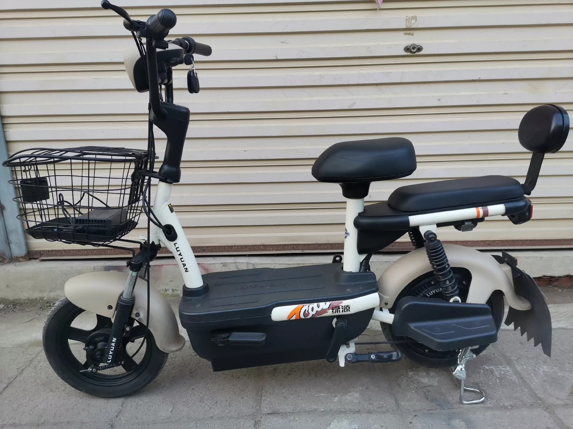 九成新绿源48v20ah新国标电动车，去年2399旧车置换的，一